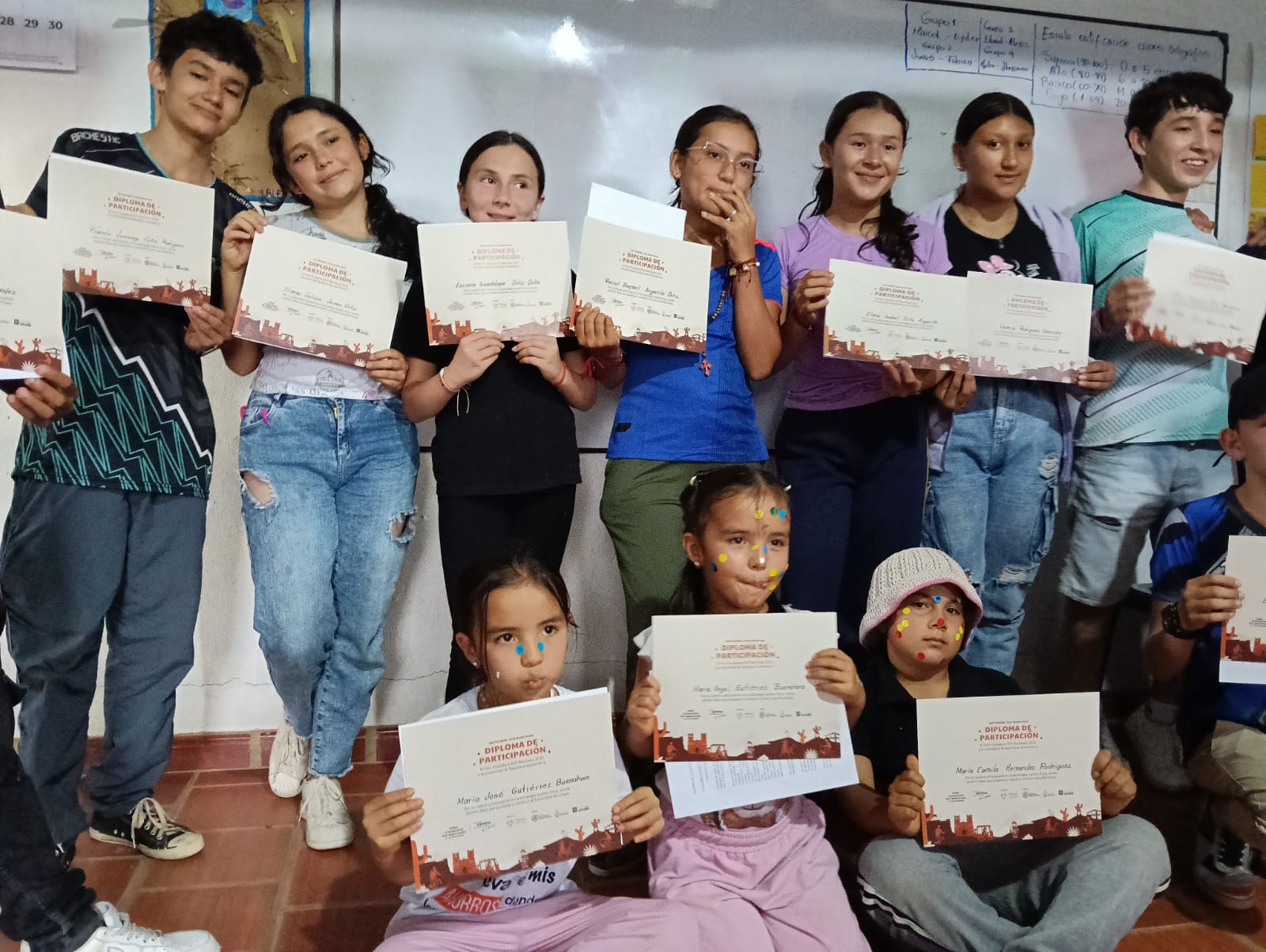 Estudiantes de Paramito en taller